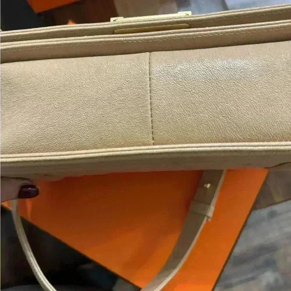 CHANEL New full set in hard to find color. Chanel medium boy bag